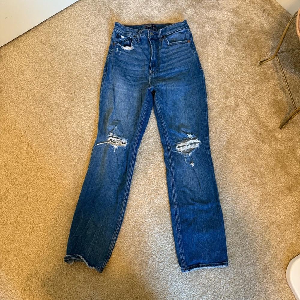 Abercrombie & Fitch Ultra High Rise Straight Jean - size 2 Long